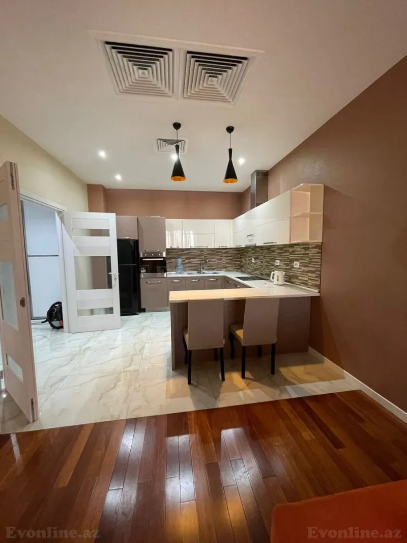 Kirayə verilir 3 otaqlı Mənzil Yeni tikili 110 m² İçərişəhər m.