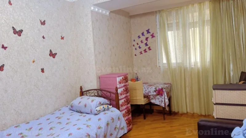 Satılır 3 otaqlı Mənzil Köhnə tikili 80 m² Səbail r. - şəkil 2