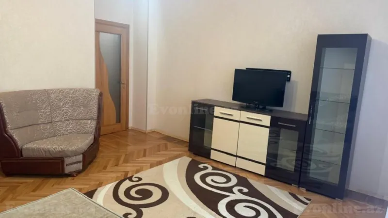 Kirayə verilir 3 otaqlı Mənzil Köhnə tikili 100 m² 28 May m.