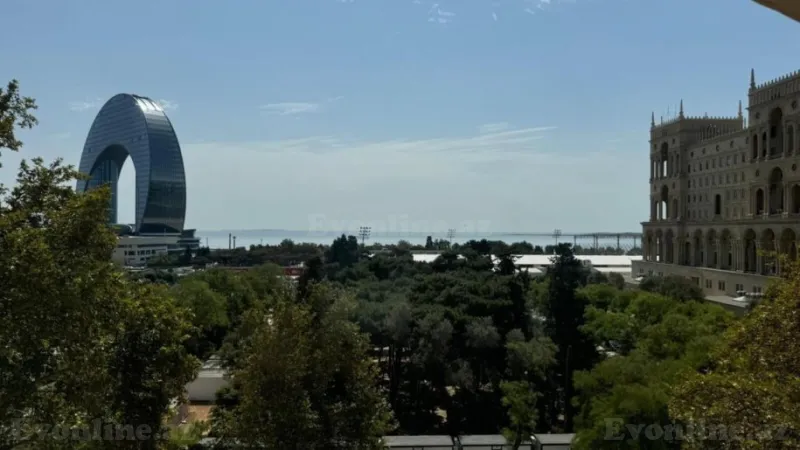 Kirayə verilir 3 otaqlı Mənzil Köhnə tikili 101 m² 28 May m.