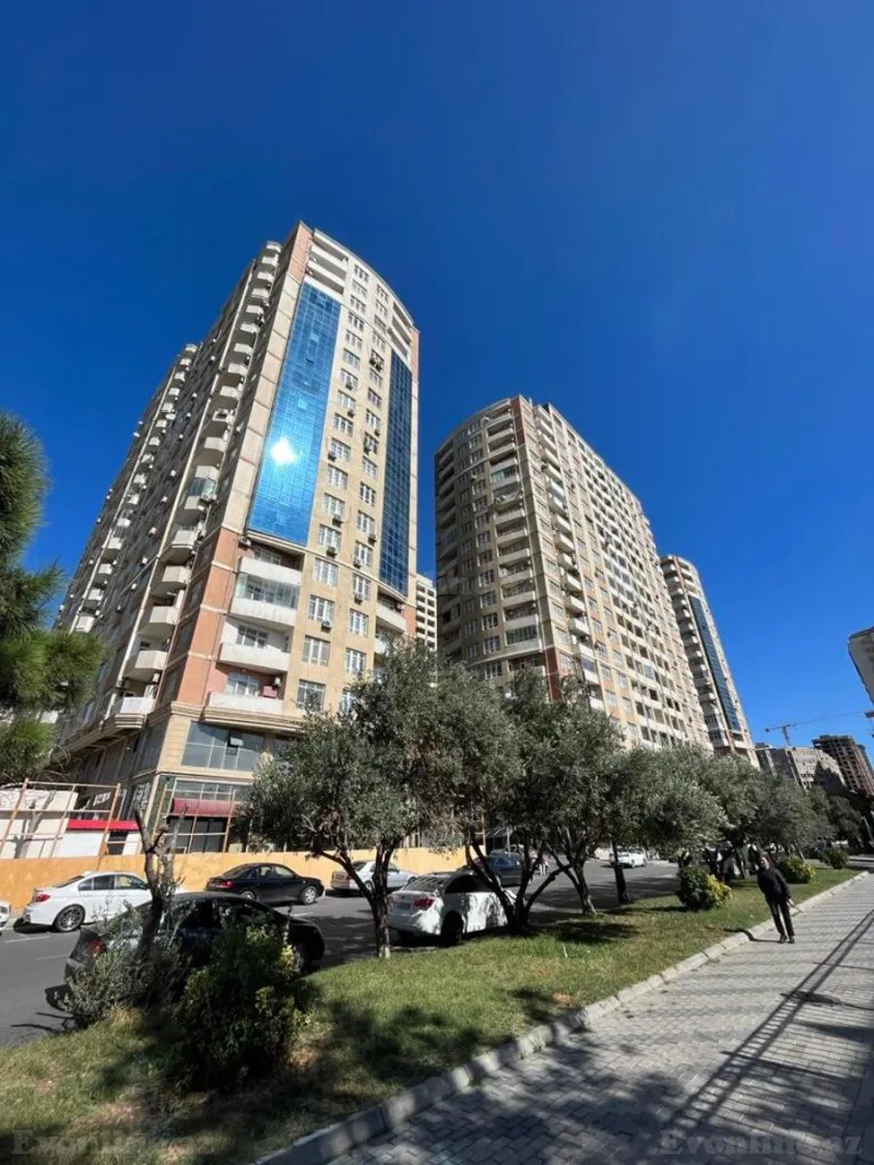 Kirayə verilir 3 otaqlı Mənzil Yeni tikili 120 m² Xətai m.