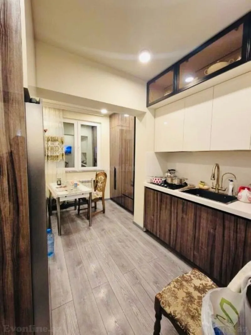 Satılır 2 otaqlı Mənzil Köhnə tikili 65 m² 8-ci mikrorayon - şəkil 2