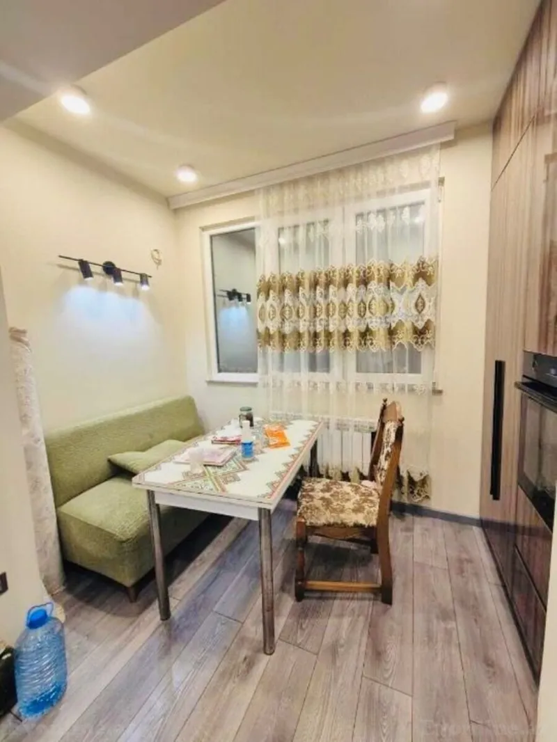 Satılır 2 otaqlı Mənzil Köhnə tikili 65 m² 8-ci mikrorayon - şəkil 3