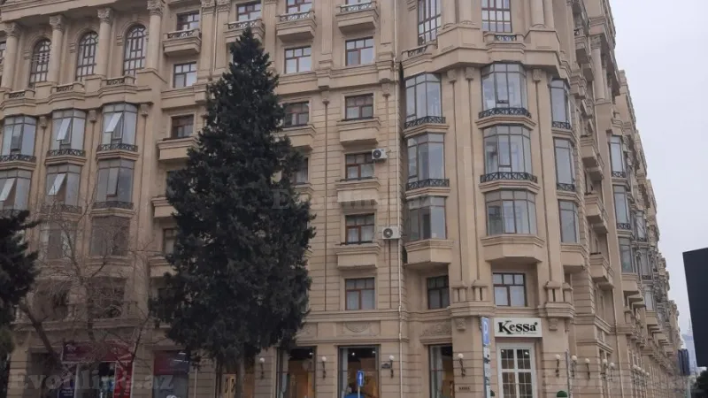 Bakı, Nərimanov r., Nəriman Nərimanov m.da 5 otaqlı mənzil satılır