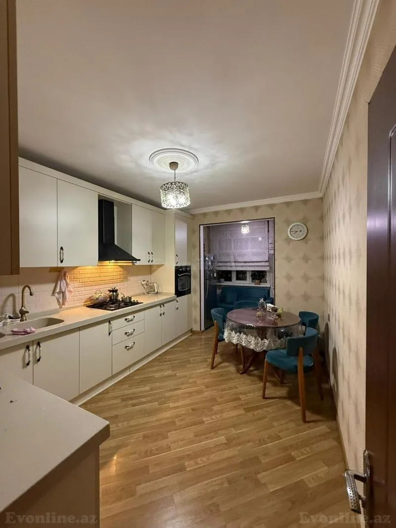 Satılır 4 otaqlı Mənzil Köhnə tikili 110 m² Xalqlar Dostluğu m.