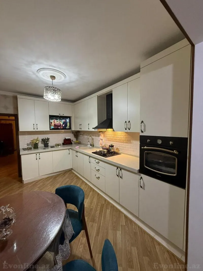 Satılır 4 otaqlı Mənzil Köhnə tikili 110 m² Xalqlar Dostluğu m. - şəkil 2