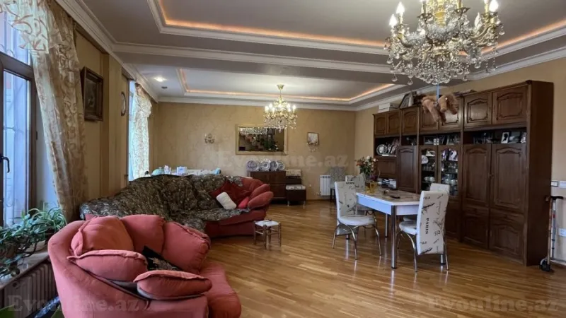 Satılır 3 otaqlı Mənzil Köhnə tikili 125 m² İçərişəhər m.