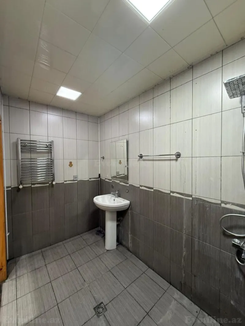 Kirayə verilir 3 otaqlı Mənzil Yeni tikili 135 m² İnşaatçılar m. - şəkil 7