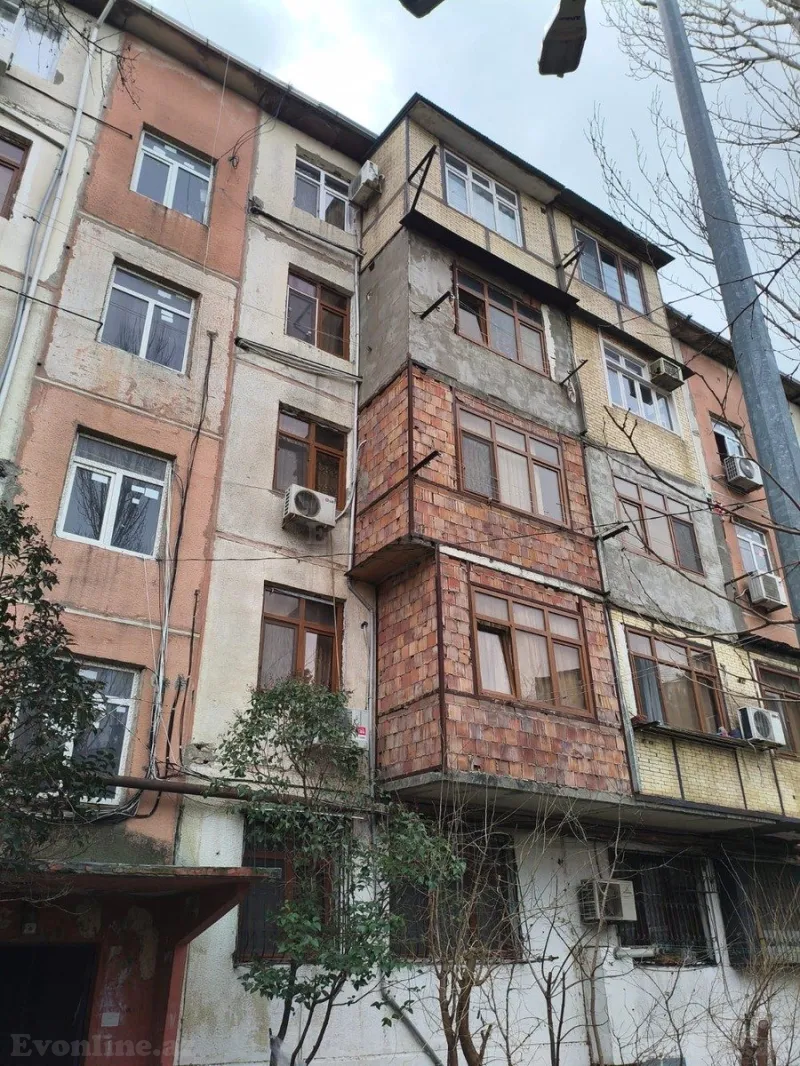 Satılır 3 otaqlı Mənzil Köhnə tikili 60 m² 6-cı mikrorayon