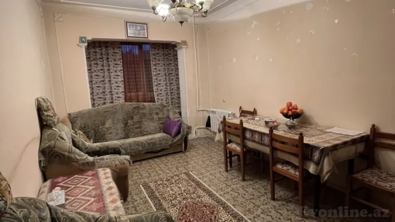 Satılır 4 otaqlı Mənzil Köhnə tikili 95 m² Qaraçuxur