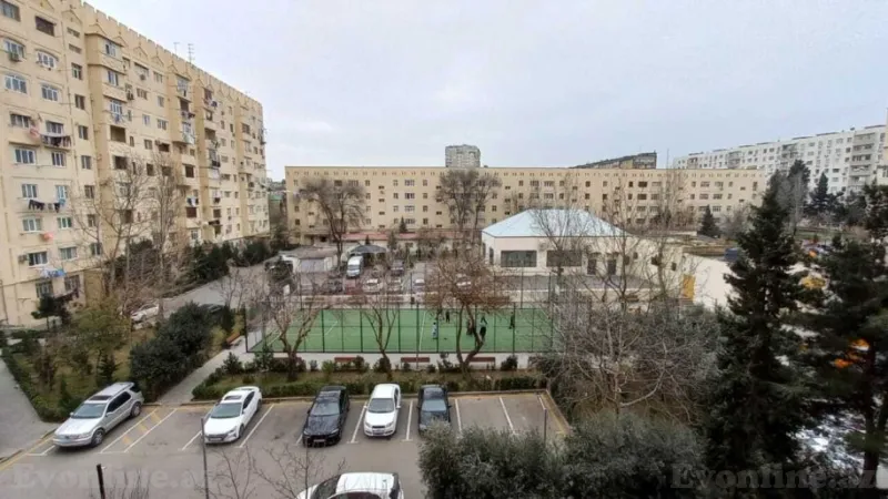 Bakı, Nizami r., Xalqlar Dostluğu m.da 5 otaqlı mənzil satılır