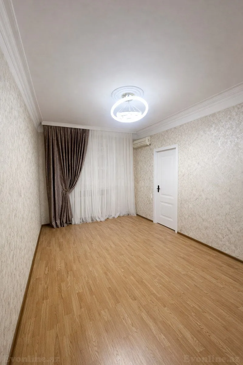 Satılır 2 otaqlı Mənzil Köhnə tikili 55 m² Azadlıq prospekti m.