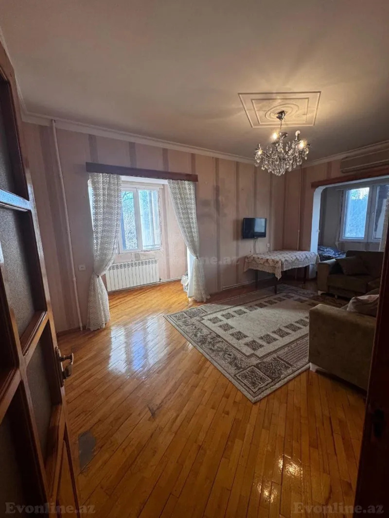 Satılır 2 otaqlı Mənzil Köhnə tikili 65 m² 8-ci mikrorayon