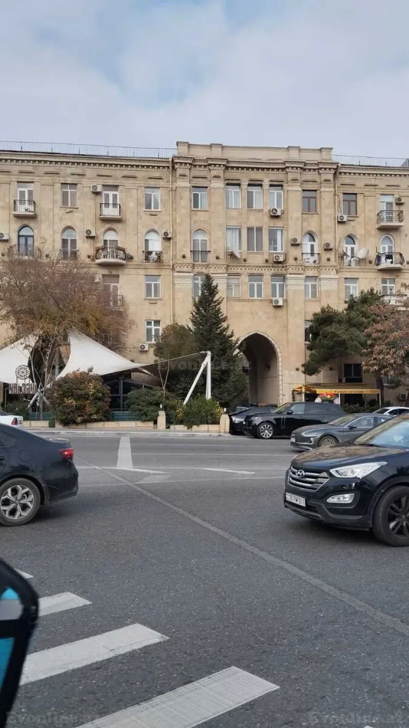 Satılır 3 otaqlı Mənzil Köhnə tikili 75 m² Yasamal