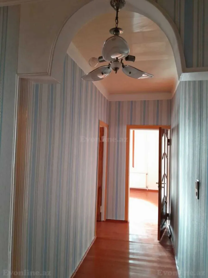 Satılır 2 otaqlı Mənzil Köhnə tikili 70 m² Suraxanı r. - şəkil 3