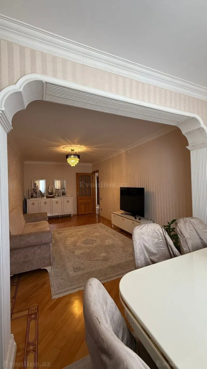 Satılır 3 otaqlı Mənzil Köhnə tikili 70 m² Xalqlar Dostluğu m. - şəkil 2