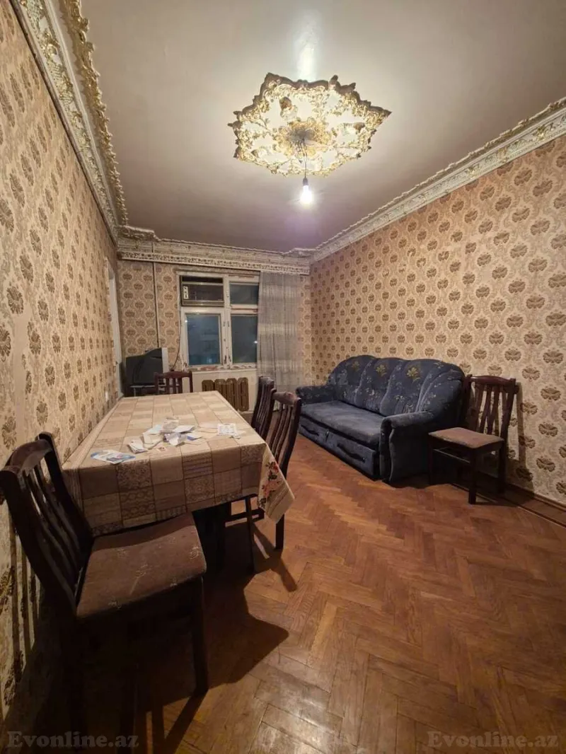 Satılır 4 otaqlı Mənzil Köhnə tikili 100 m² İnşaatçılar m.