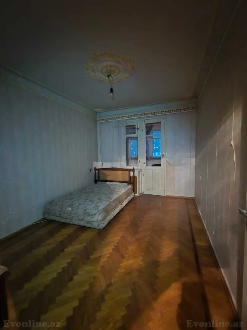 Satılır 4 otaqlı Mənzil Köhnə tikili 100 m² İnşaatçılar m. - şəkil 4