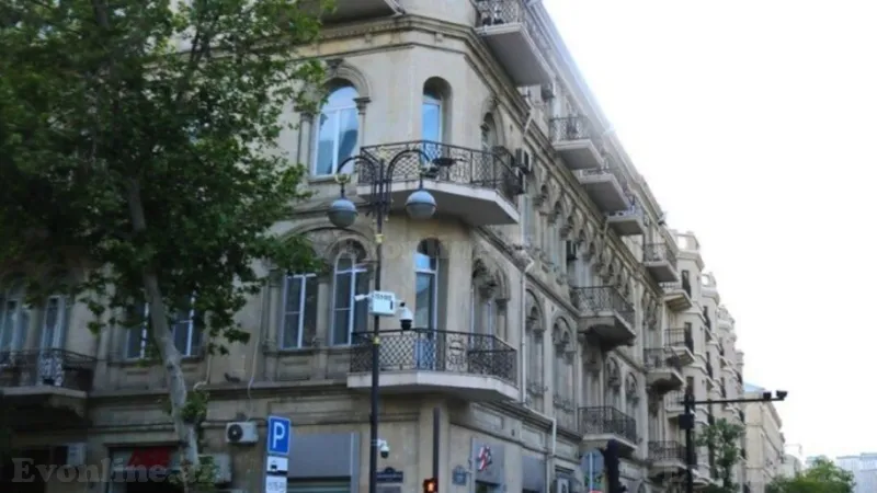 6 otaqlı Mənzil 240 m² Sahil m. Satılır