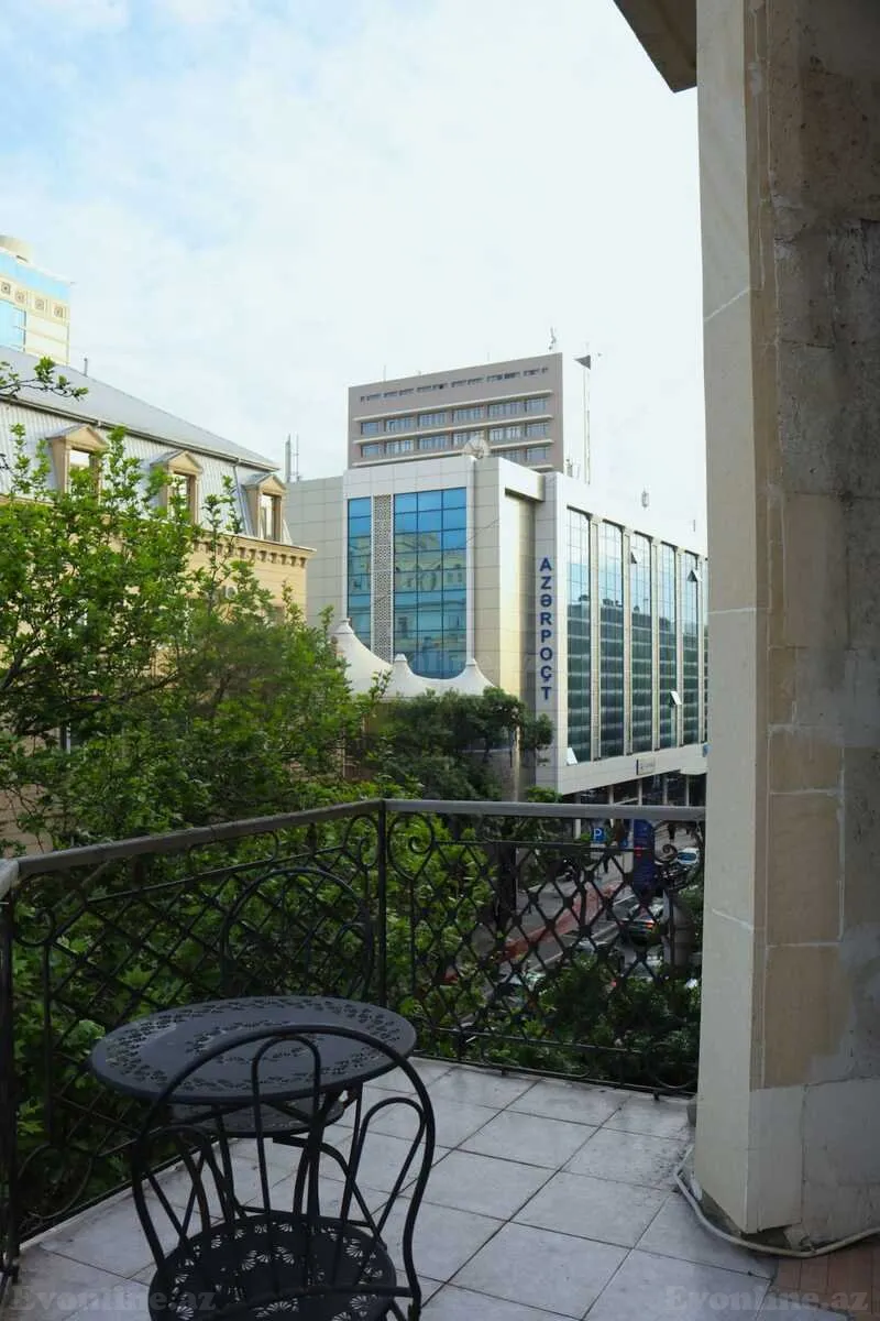 Satılır 6 otaqlı Mənzil Köhnə tikili 240 m² Sahil m. - şəkil 3