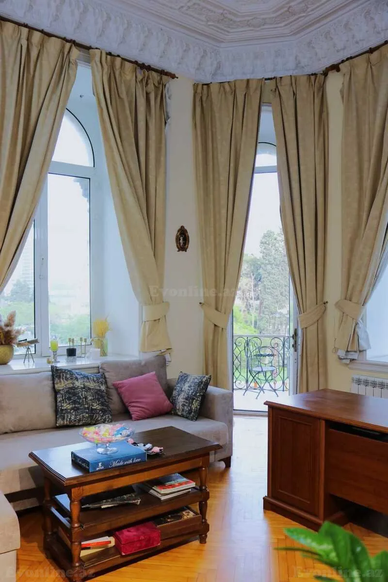 Satılır 6 otaqlı Mənzil Köhnə tikili 240 m² Sahil m. - şəkil 5