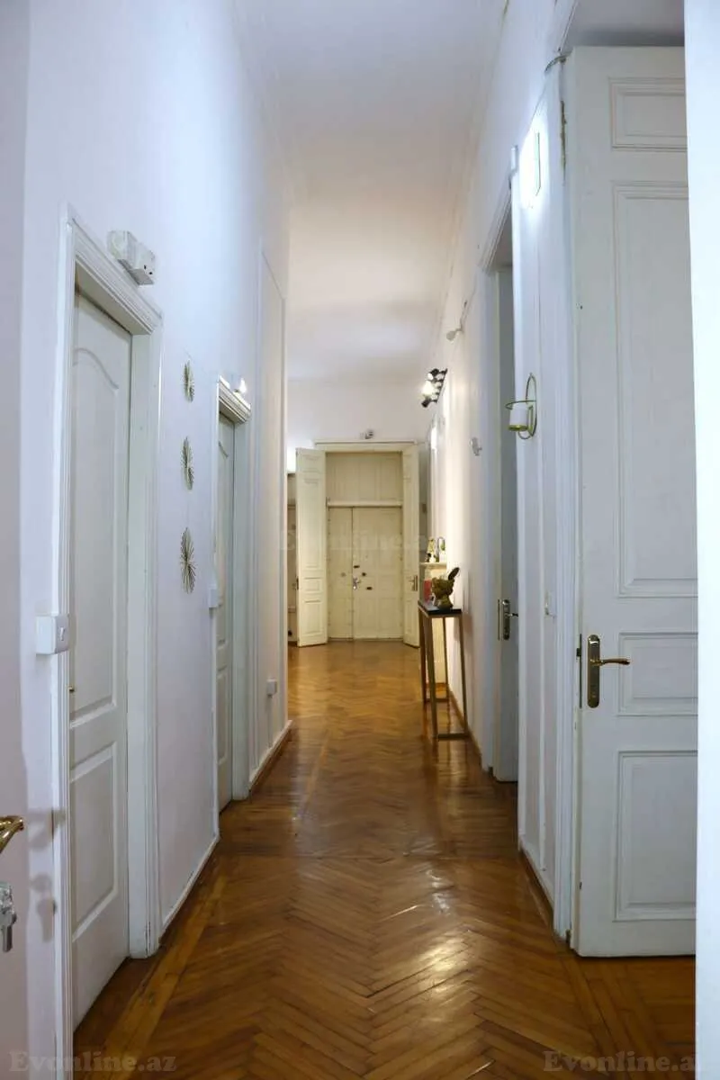 Satılır 6 otaqlı Mənzil Köhnə tikili 240 m² Sahil m. - şəkil 10