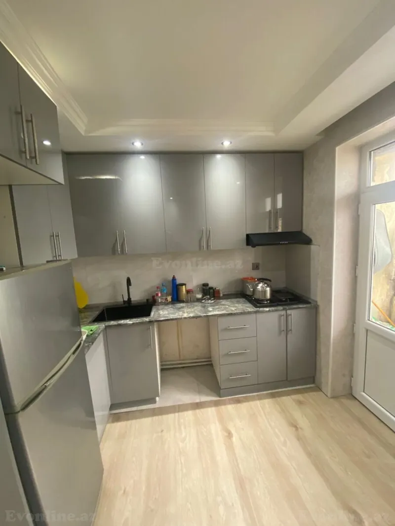 Satılır 3 otaqlı Mənzil Köhnə tikili 85 m² 8-ci mikrorayon