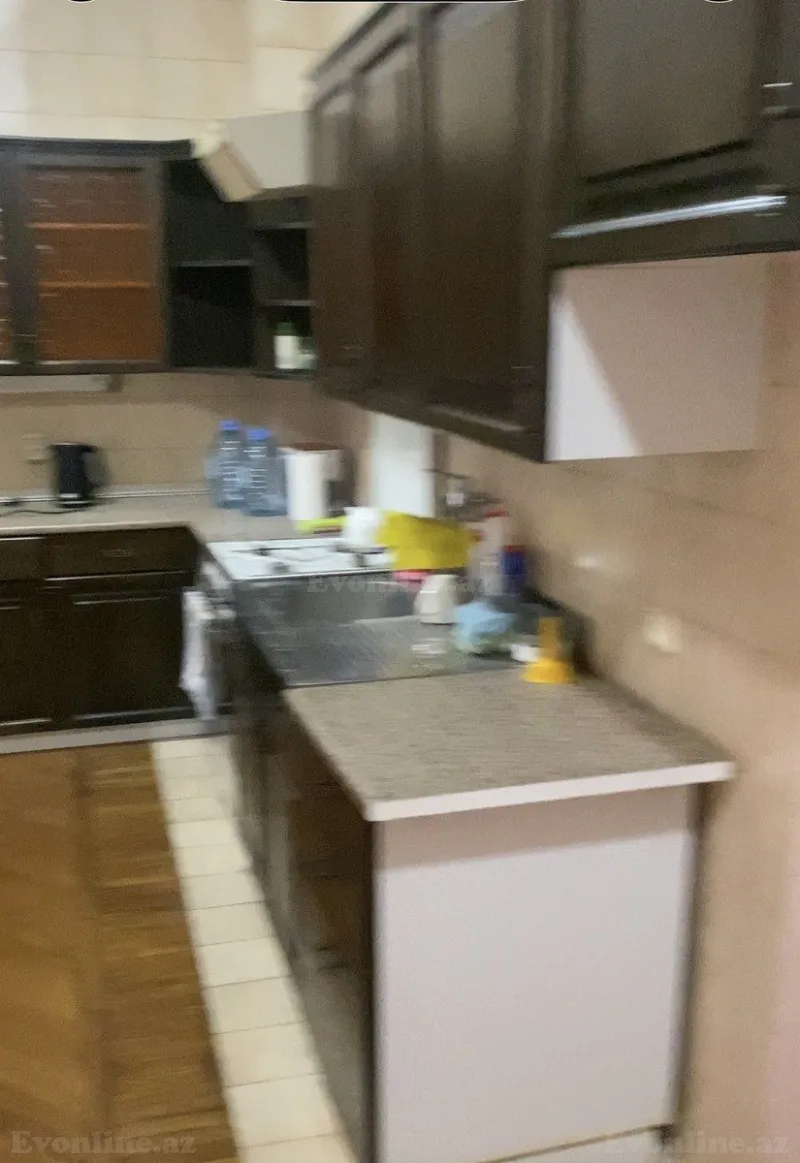 Satılır 4 otaqlı Mənzil Köhnə tikili 110 m² Yasamal r. - şəkil 2