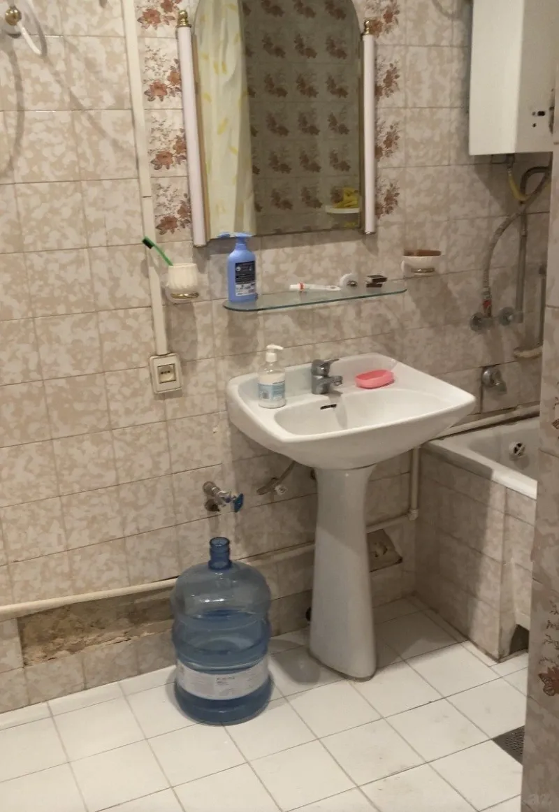 Satılır 4 otaqlı Mənzil Köhnə tikili 110 m² Yasamal r. - şəkil 4