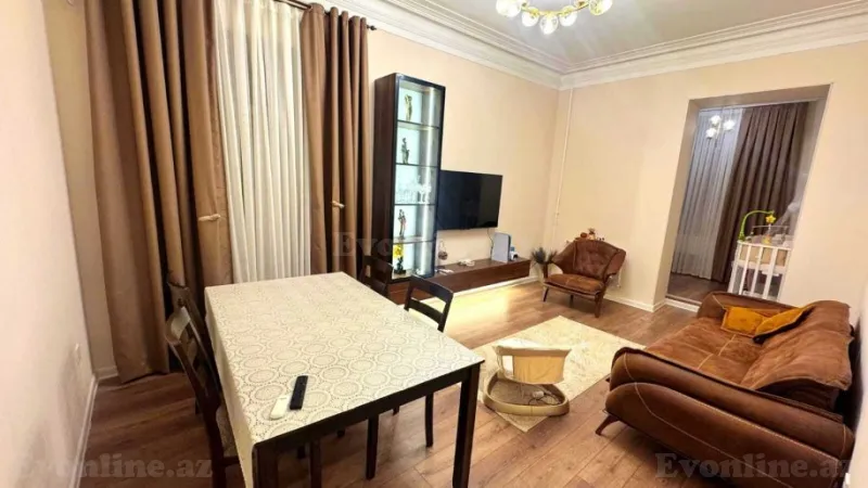 Satılır 2 otaqlı Mənzil Köhnə tikili 65.5 m² Yasamal