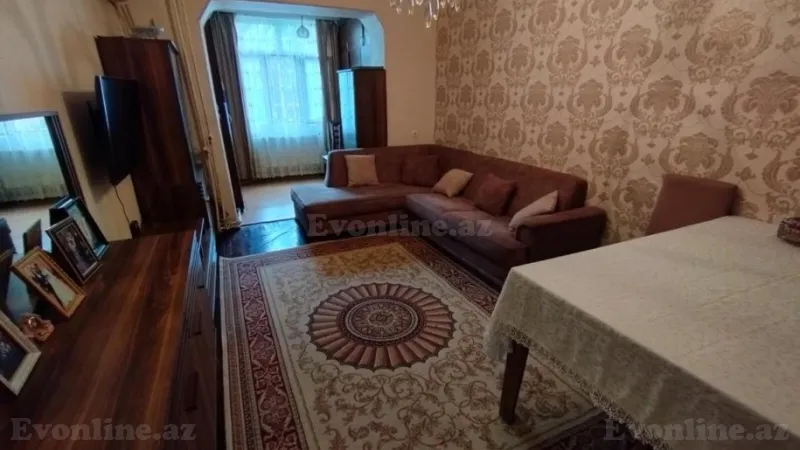 Satılır 3 otaqlı Mənzil Köhnə tikili 75 m² Qara Qarayev m.