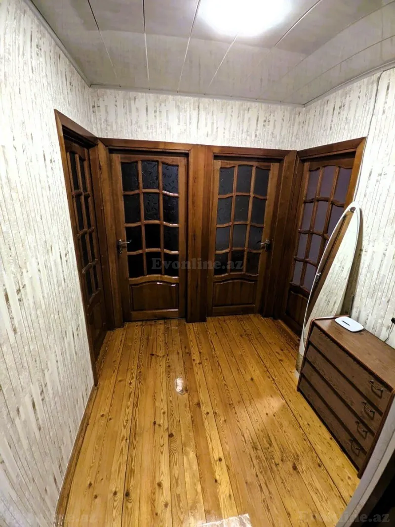 Satılır 4 otaqlı Mənzil Köhnə tikili 100 m² Neftçilər m. - şəkil 2