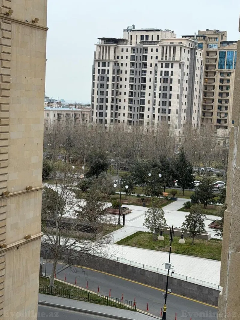 Kirayə verilir Ofis 22 m² 28 May m.