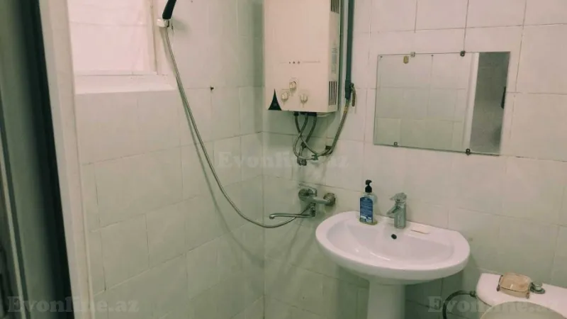 Kirayə verilir 3 otaqlı Mənzil Köhnə tikili 80 m² Qara Qarayev m. - şəkil 2