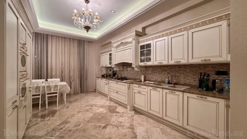 Kirayə verilir 5 otaqlı Mənzil Yeni tikili 216 m² 28 May m. - şəkil 8