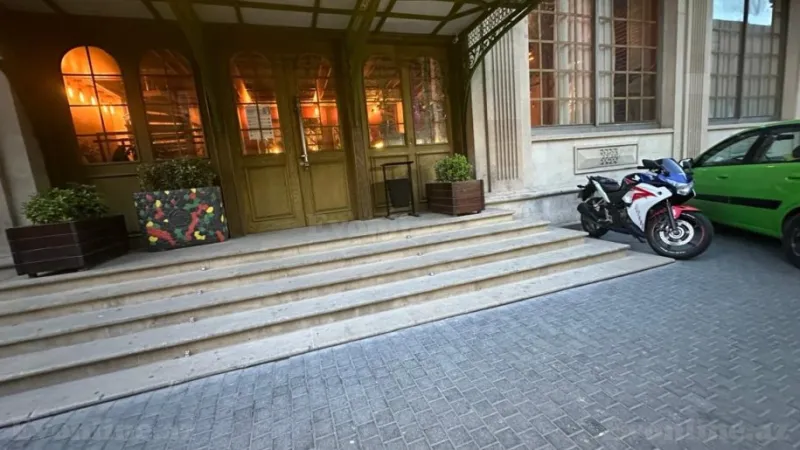 Kirayə verilir Obyekt 375 m² Sahil m.