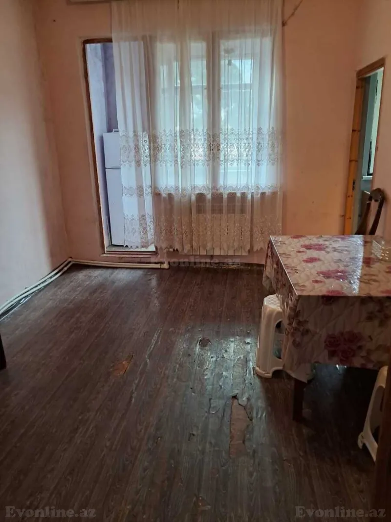 Bakı, Nəsimi r., Memar Əcəmi m., 5-ci mikrorayonda 3 otaqlı mənzil kirayə verilir