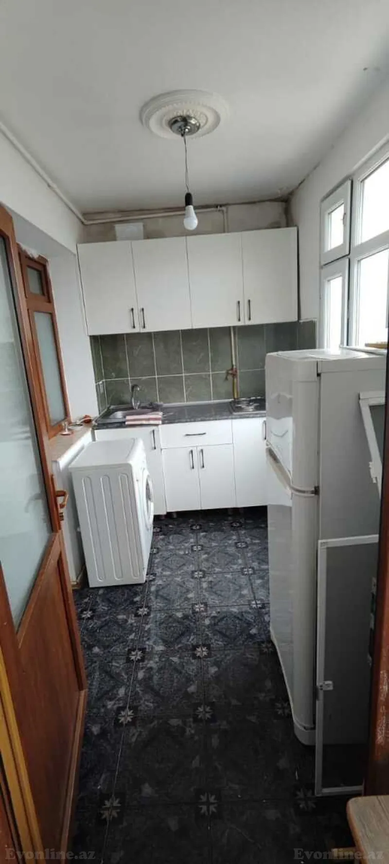 Kirayə verilir 2 otaqlı Mənzil Köhnə tikili 40 m² Elmlər Akademiyası m.