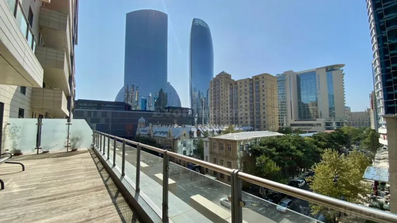 Kirayə verilir 4 otaqlı Mənzil Yeni tikili 220 m² 28 May m.