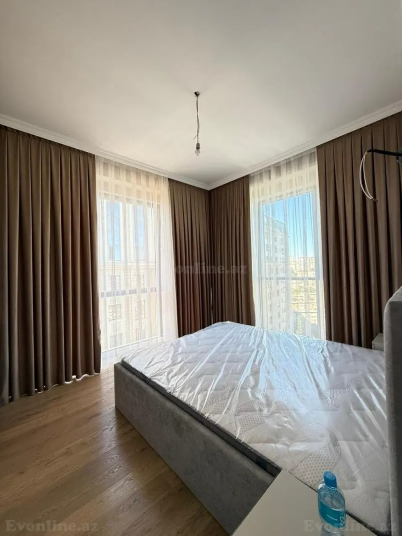 Satılır 3 otaqlı Mənzil Yeni tikili 90 m² Memar Əcəmi m. - şəkil 4