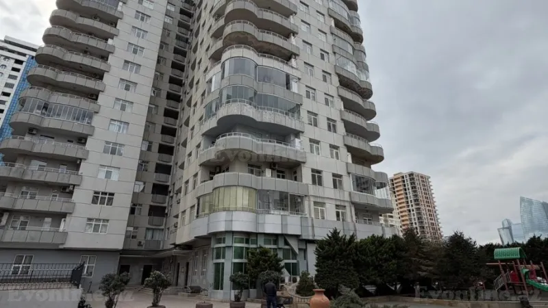 Kirayə verilir 6 otaqlı Mənzil Yeni tikili 220 m² Xətai m.