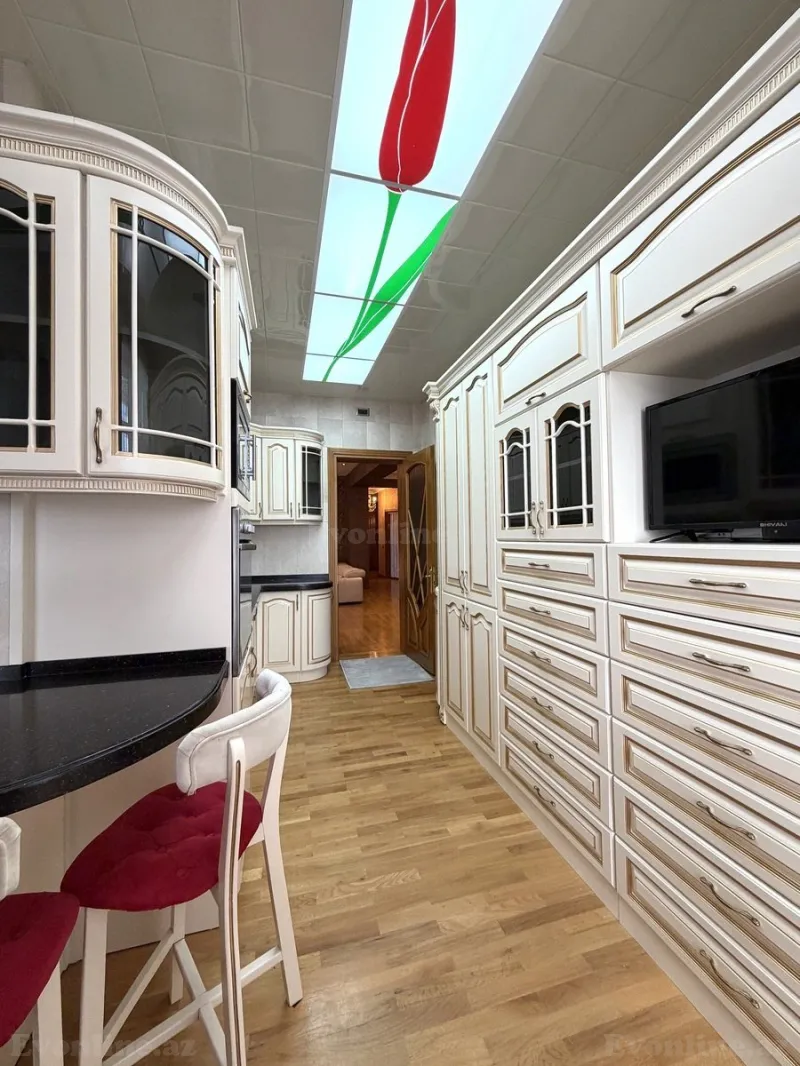 Kirayə verilir 6 otaqlı Mənzil Yeni tikili 220 m² Xətai m. - şəkil 16