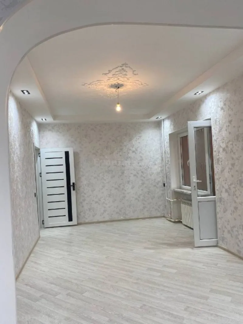 Satılır 2 otaqlı Mənzil Köhnə tikili 70 m² 8-ci mikrorayon