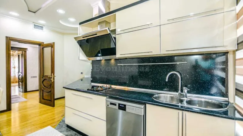 Kirayə verilir 3 otaqlı Mənzil Yeni tikili 165 m² Sahil m. - şəkil 15