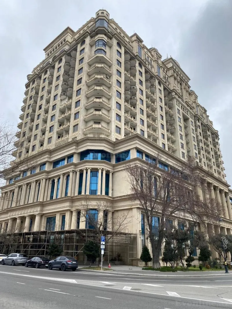 Satılır 4 otaqlı Mənzil Yeni tikili 215 m² Elmlər Akademiyası m.