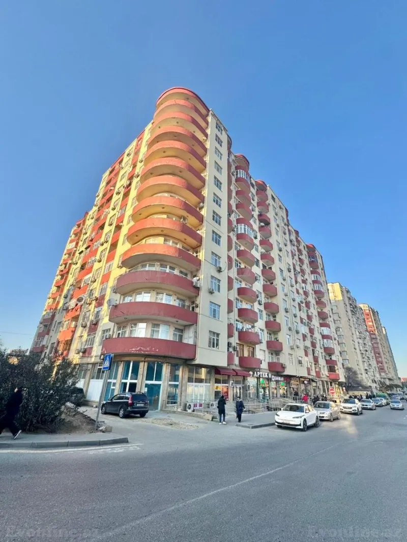 Bakı, Xəzər r.da 4 otaqlı mənzil satılır