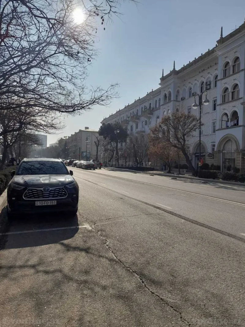 Satılır 2 otaqlı Mənzil Köhnə tikili 70 m² Elmlər Akademiyası m.