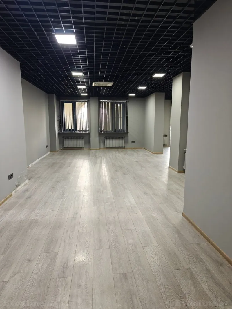 Kirayə verilir Ofis 92.7 m² 28 May m.