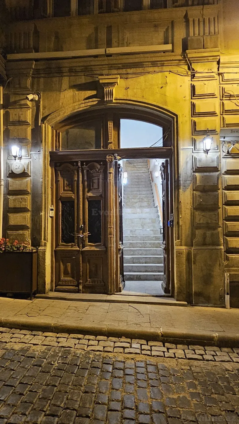 Kirayə verilir 2 otaqlı Mənzil Köhnə tikili 75 m² İçərişəhər m. - şəkil 2