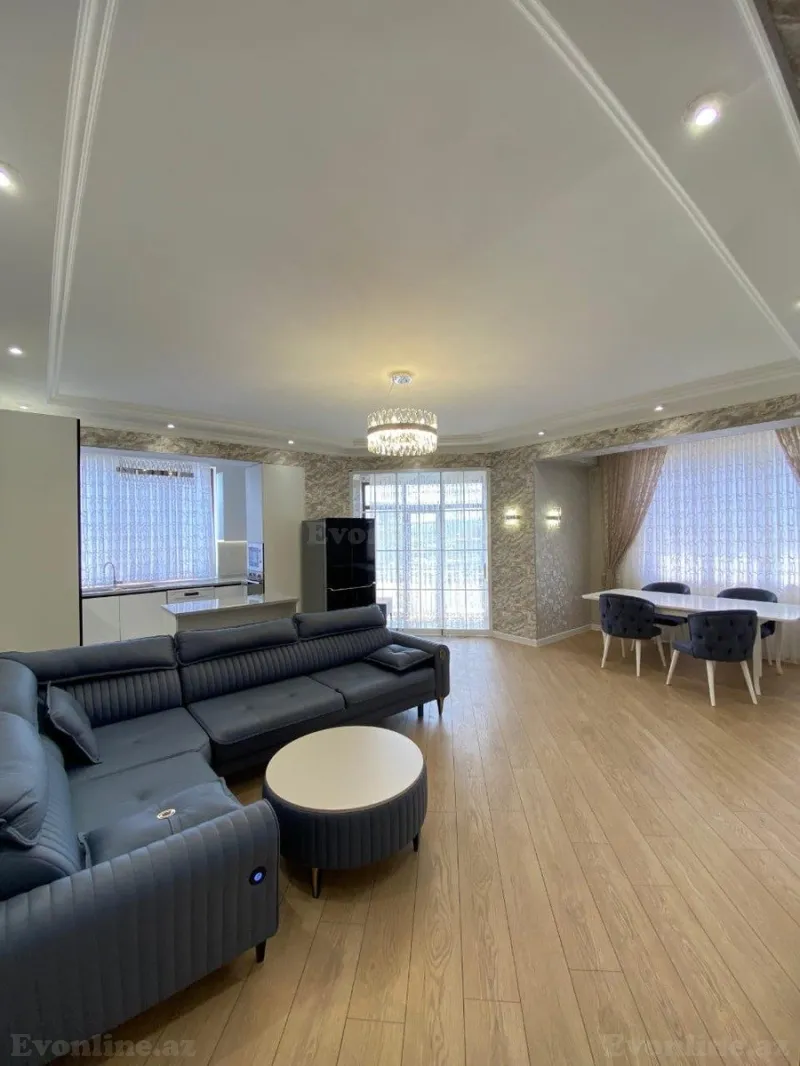 Satılır 3 otaqlı Mənzil Yeni tikili 132 m² 28 May m.